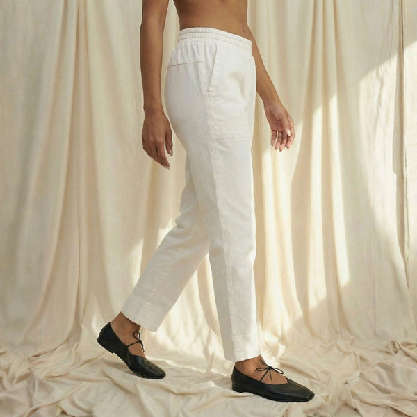 ג'ינס לבן גזרה ישרה כותנה