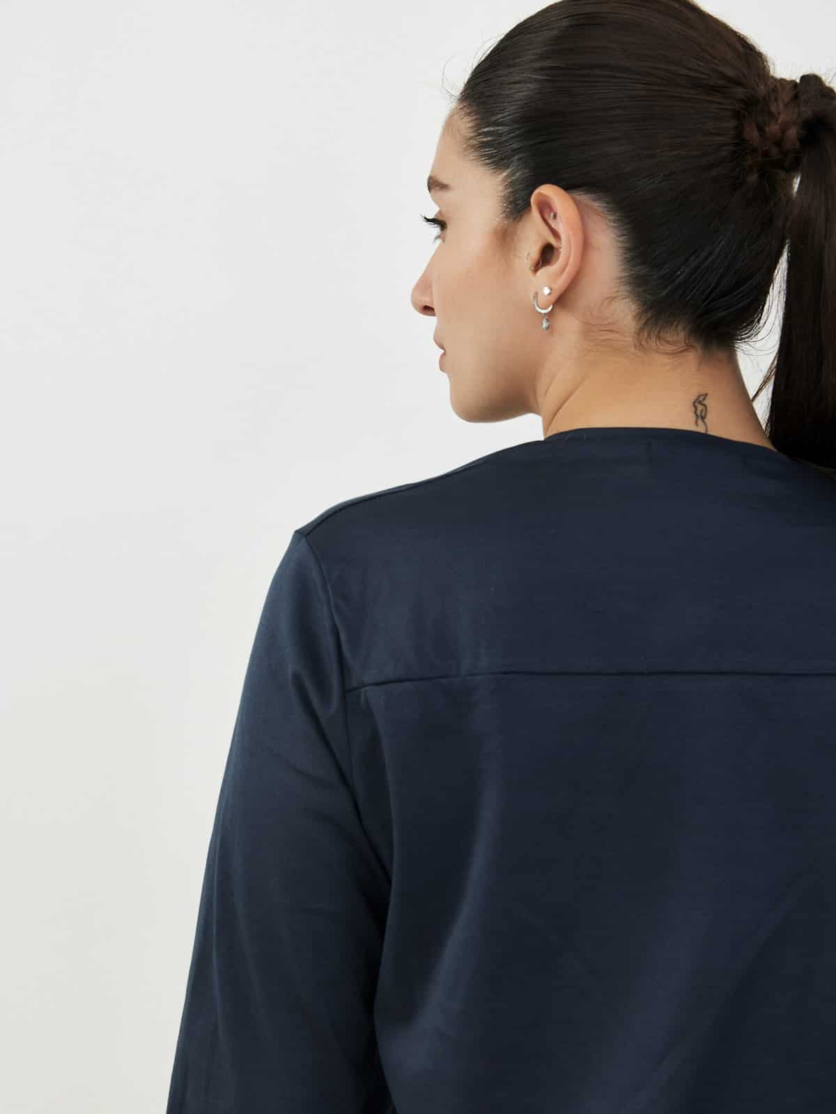 חולצת וי-אפור דפוס כסוף image 5