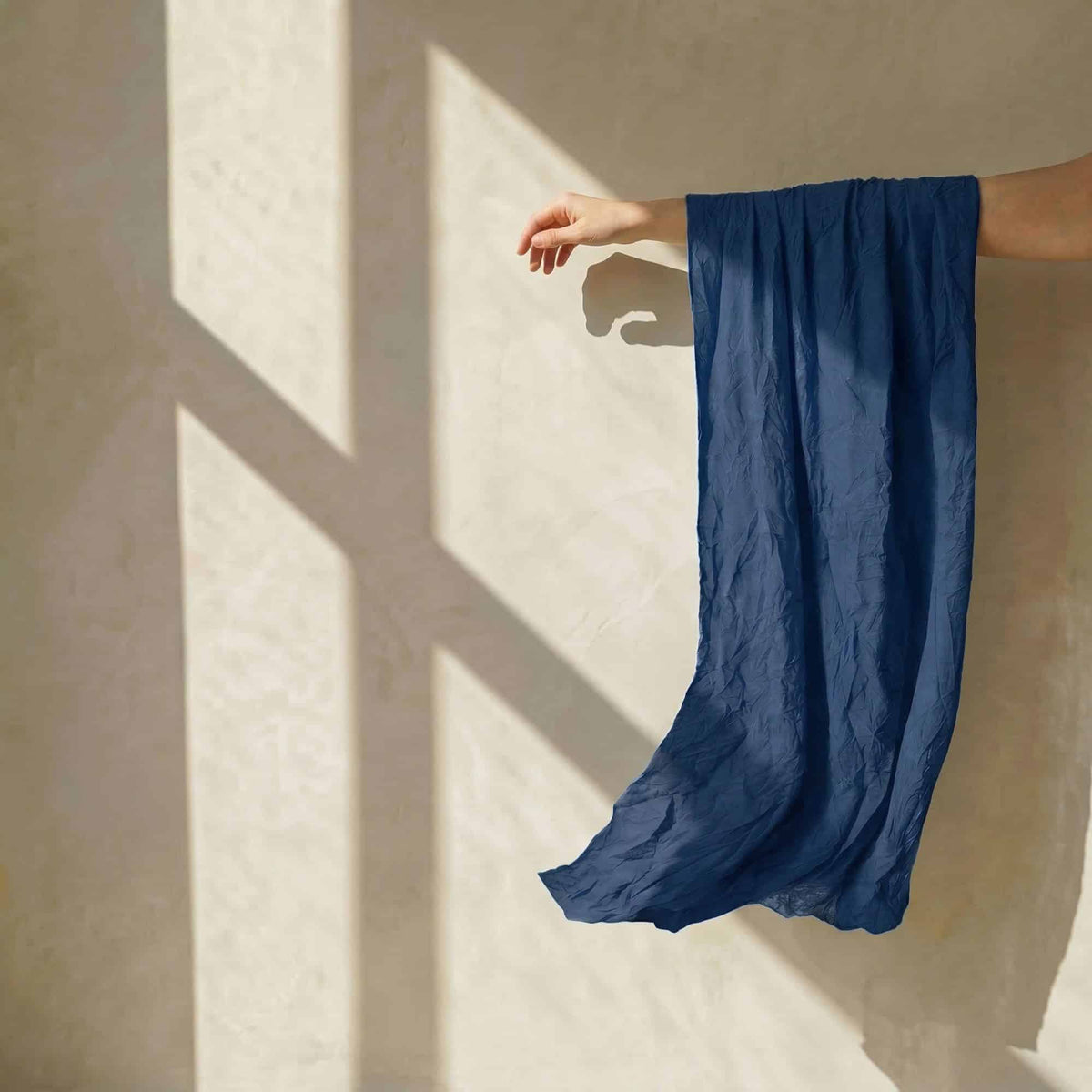 צעיף כחול ים מקומט image 0