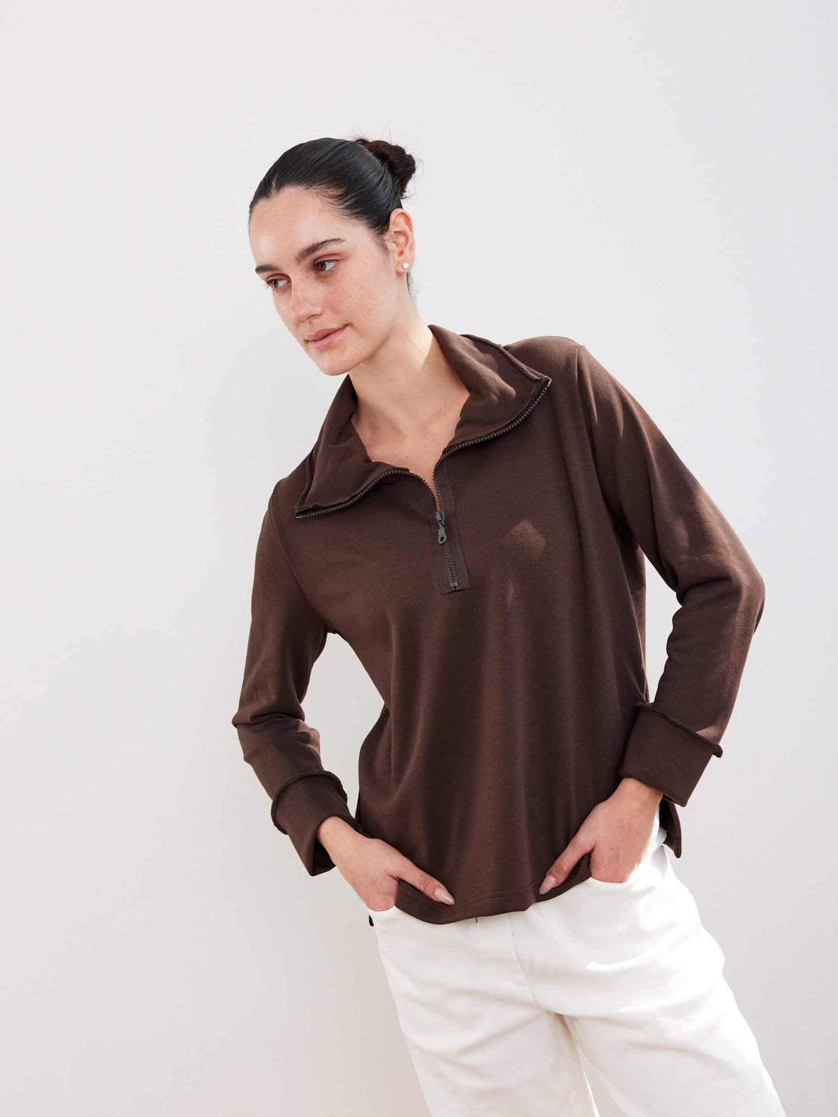 חולצת רוכסן חום שוקולד image 5