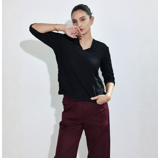 חולצת וי -שחור מקומט