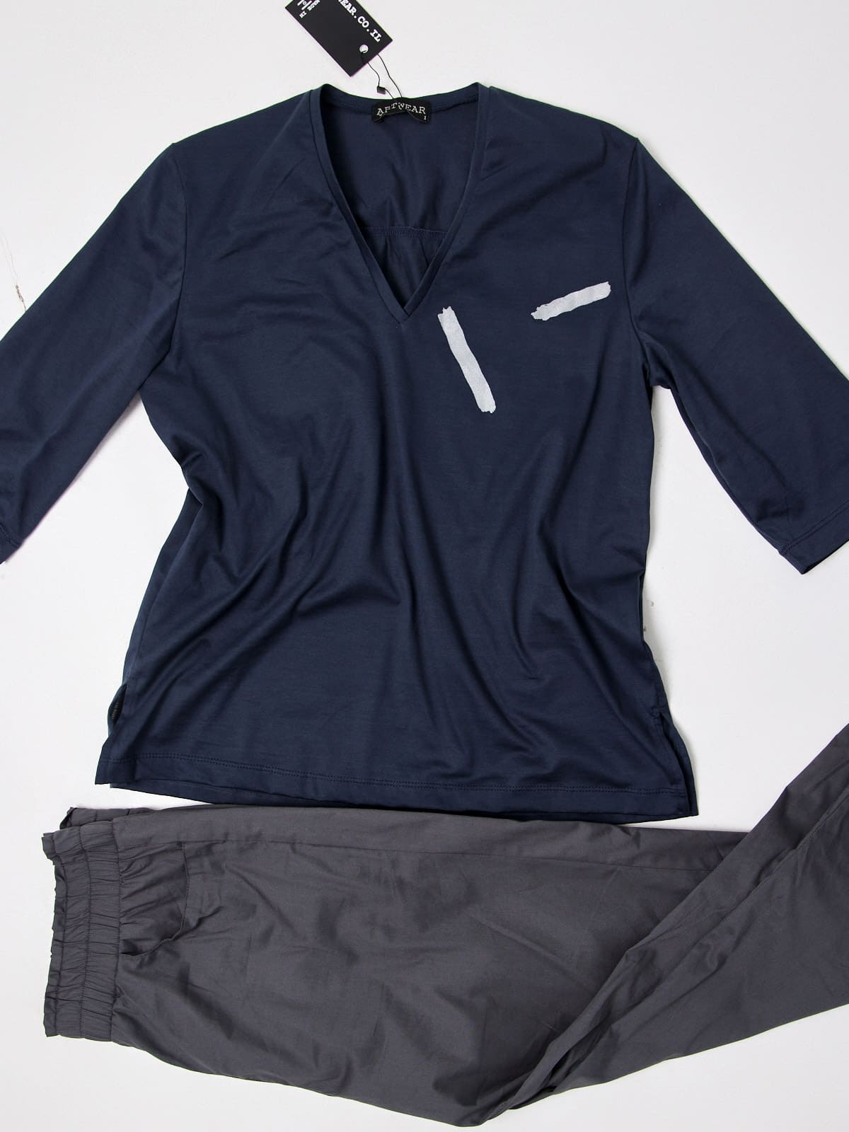 חולצת וי אפור דפוס כסוף image 2