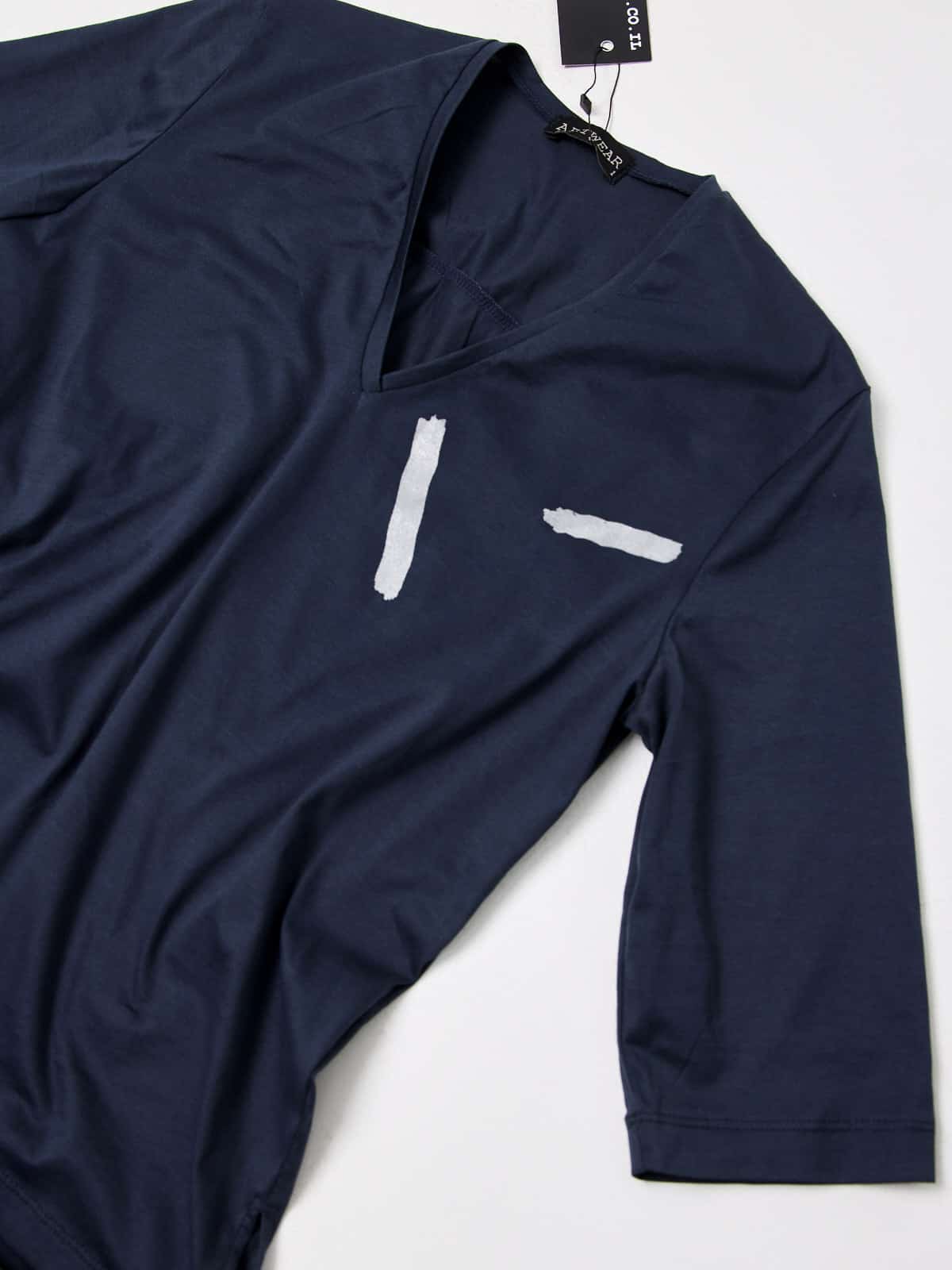 חולצת וי אפור דפוס כסוף image 3