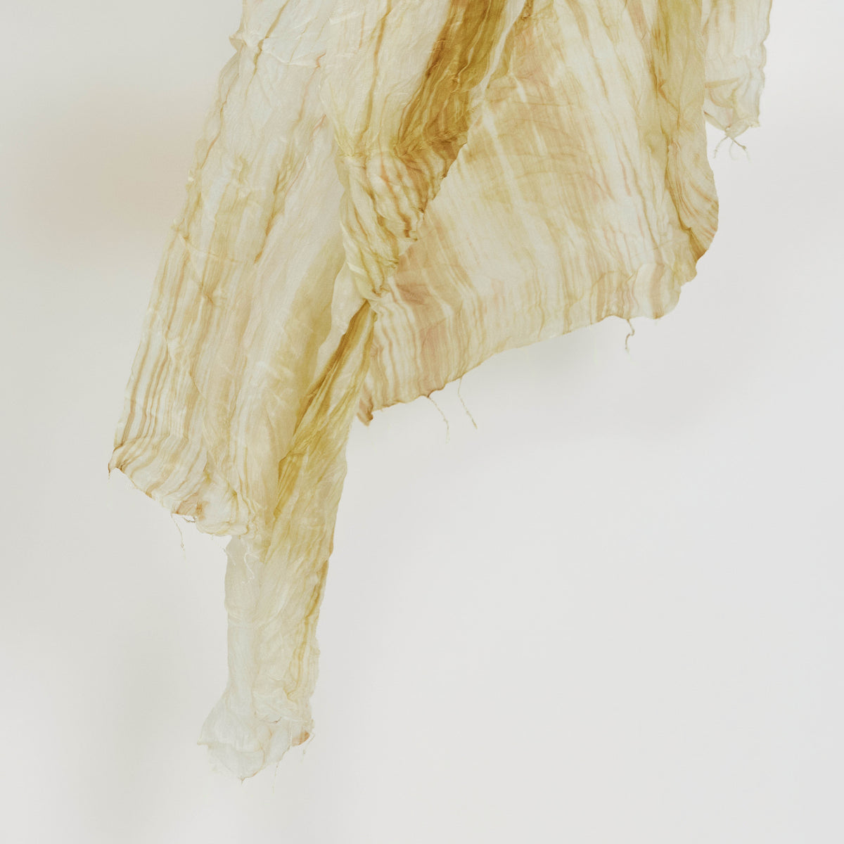 צעיף משי טאי דאי גוון שמפניה