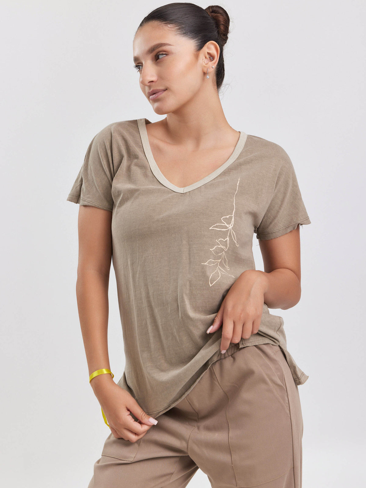 חולצת לאסו-מוקה מעושן image 4