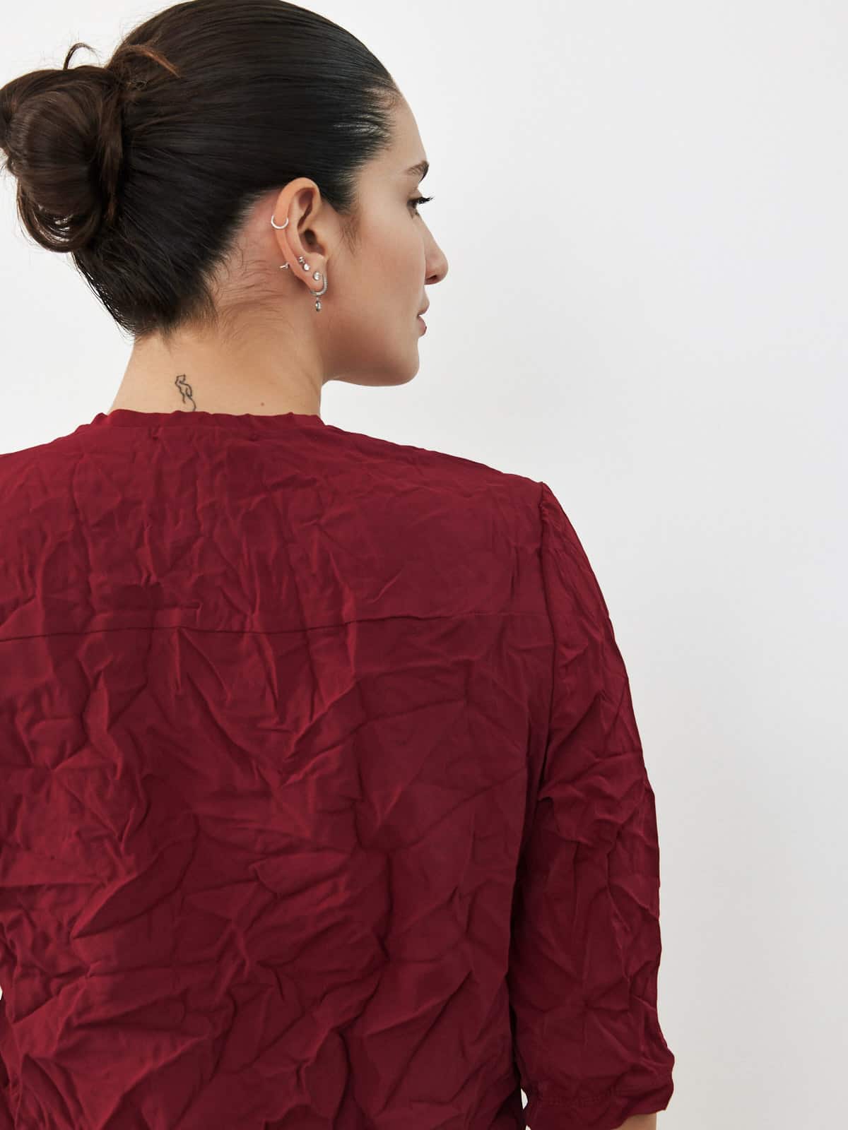 חולצת וי -יין מקומט image 3