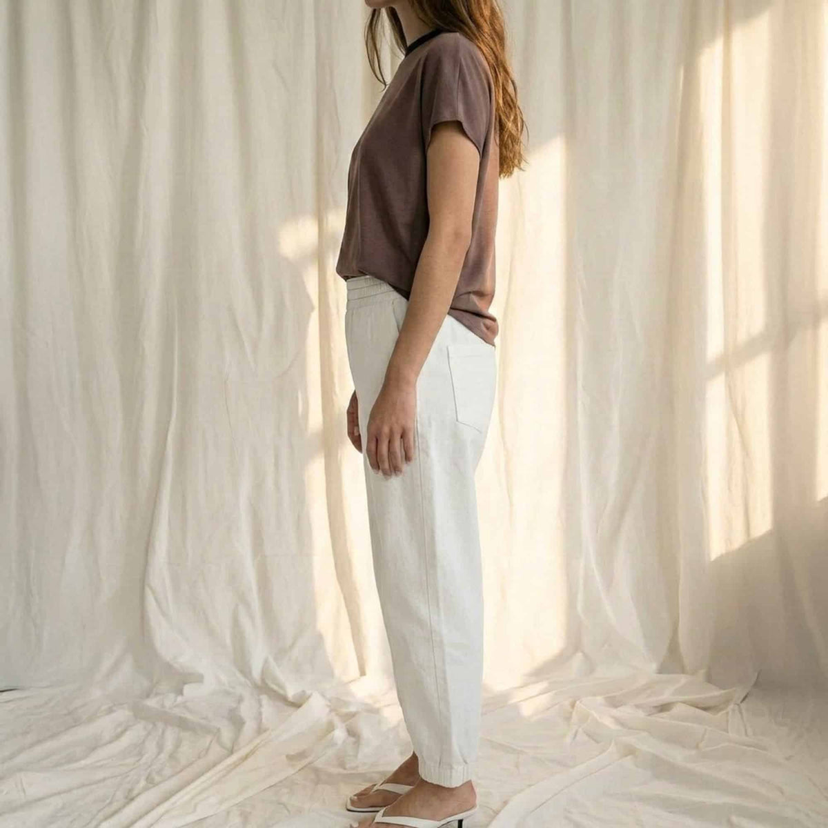 טי מודל קקאו image 2