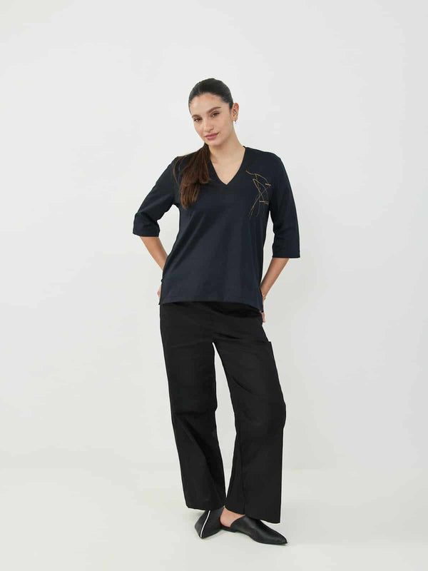 חולצת וי-שחור דפוס זהב image 3